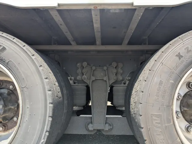 いすゞ ギガ QKG-CYJ77A(8x4)の写真23