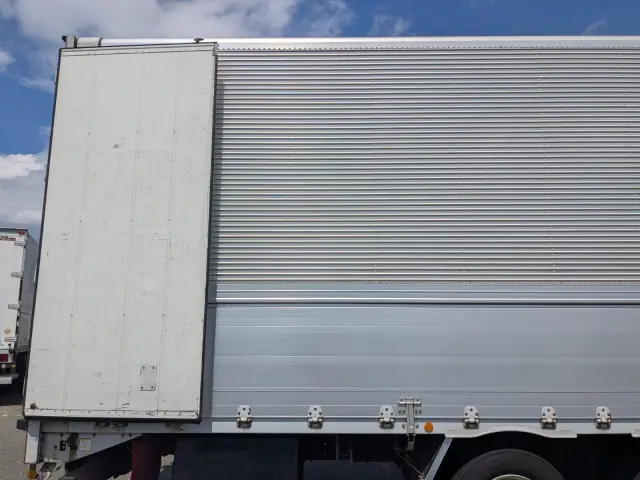 いすゞ ギガ QKG-CYJ77A(8x4)の写真27