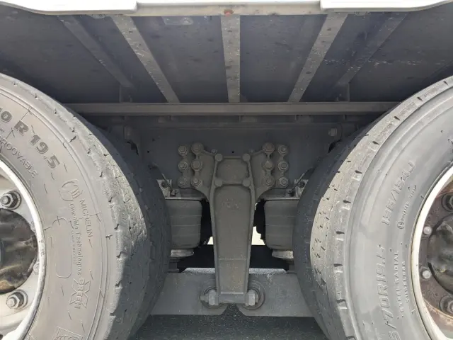 いすゞ ギガ QKG-CYJ77A(8x4)の写真29