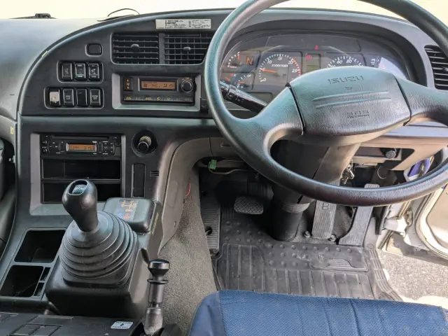 いすゞ ギガ QKG-CYJ77A(8x4)の写真35