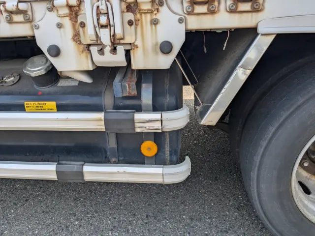 いすゞ ギガ QKG-CYJ77A(8x4)の写真47