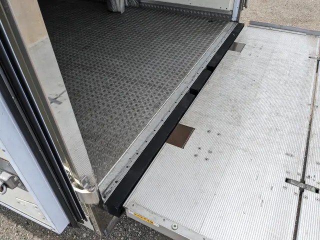 日野 レンジャー 2KG-FC2ABA(2WD)の写真13