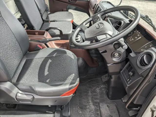 日野 レンジャー 2KG-FC2ABA(2WD)の写真38