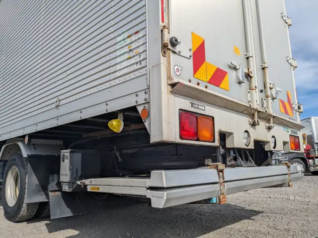 いすゞ フォワード TKG-FRR90S2(2WD)の写真8