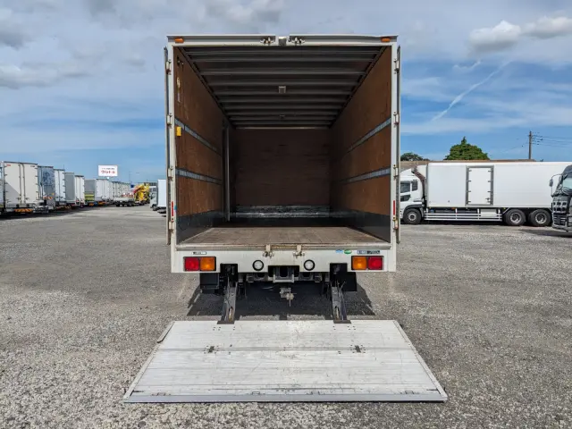 いすゞ フォワード TKG-FRR90S2(2WD)の写真10