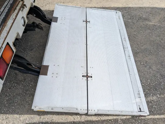 いすゞ フォワード TKG-FRR90S2(2WD)の写真11