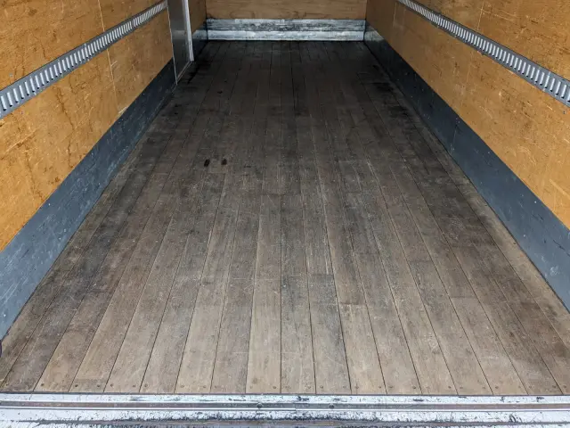 いすゞ フォワード TKG-FRR90S2(2WD)の写真17