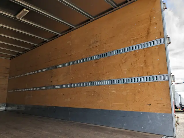 いすゞ フォワード TKG-FRR90S2(2WD)の写真23