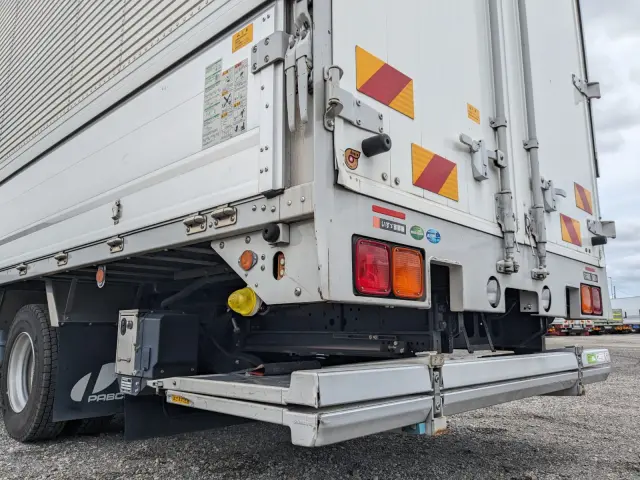 いすゞ フォワード 2PG-FRR90S2(2WD)の写真8