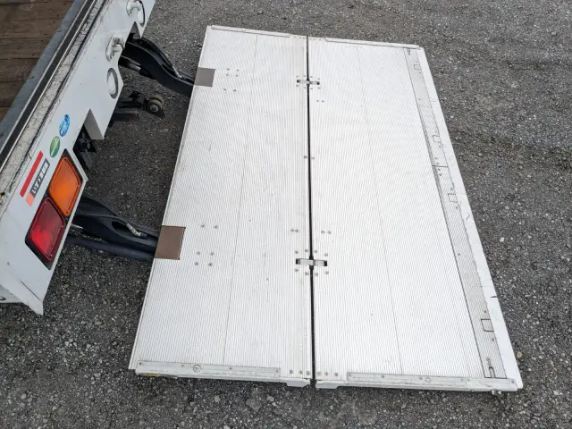 いすゞ フォワード 2PG-FRR90S2(2WD)の写真12