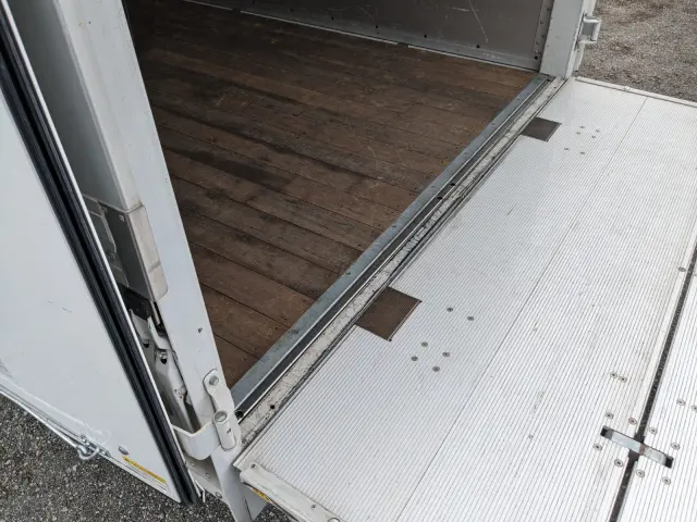 いすゞ フォワード 2PG-FRR90S2(2WD)の写真13