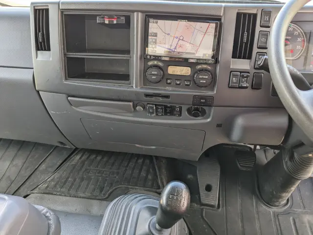 いすゞ フォワード 2PG-FRR90S2(2WD)の写真2