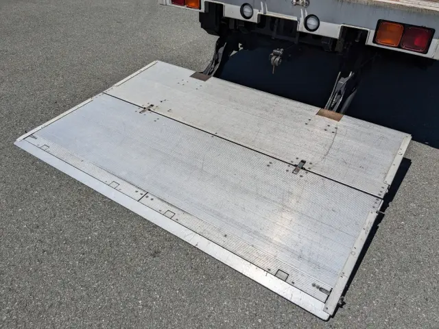 いすゞ フォワード 2PG-FRR90S2(2WD)の写真32