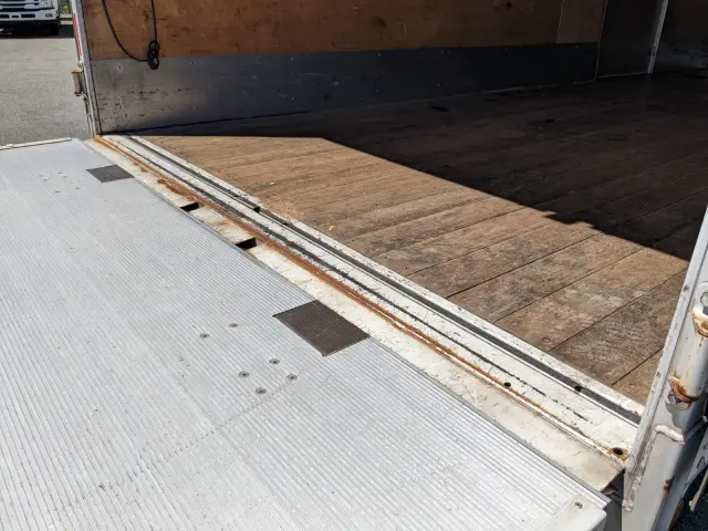 いすゞ フォワード 2PG-FRR90S2(2WD)の写真36