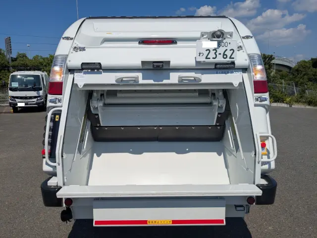 三菱 キャンター 2RG-FEAV0(2WD)の写真9