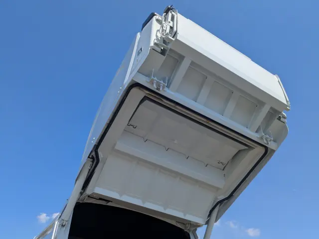 三菱 キャンター 2RG-FEAV0(2WD)の写真16