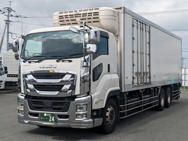 いすゞ ギガ 2KG-CYL77C(6x2)の写真1