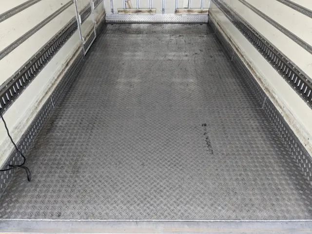 いすゞ エルフ TPG-NPR85AN(2WD)の写真16