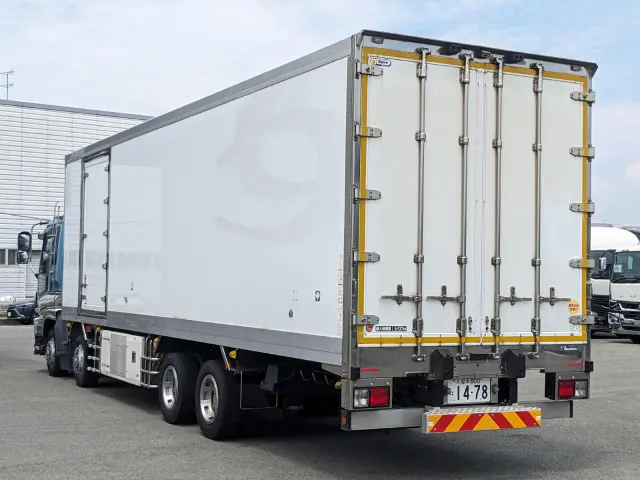 いすゞ ギガ QKG-CYJ77A(8x4)の写真4