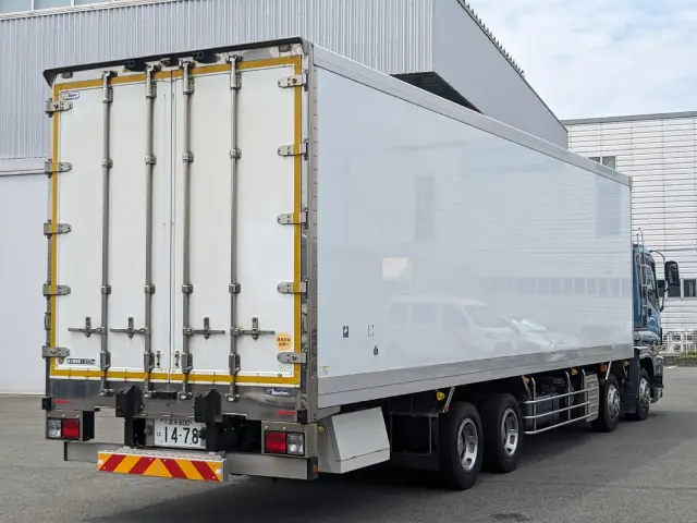 いすゞ ギガ QKG-CYJ77A(8x4)の写真5