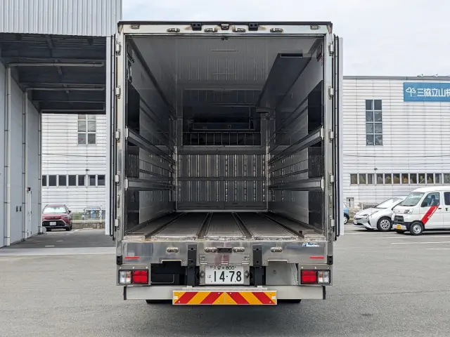 いすゞ ギガ QKG-CYJ77A(8x4)の写真9