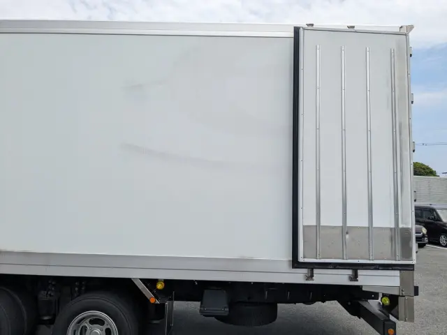 いすゞ ギガ QKG-CYJ77A(8x4)の写真10