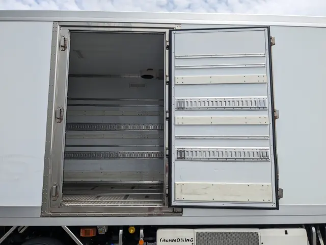 いすゞ ギガ QKG-CYJ77A(8x4)の写真16