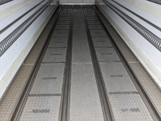 いすゞ ギガ QKG-CYJ77A(8x4)の写真23