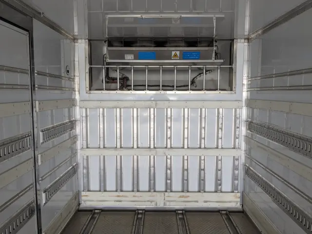 いすゞ ギガ QKG-CYJ77A(8x4)の写真24