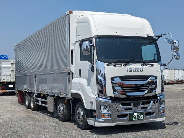 いすゞ ギガ 2PG-CYJ77D(8x4)の写真2