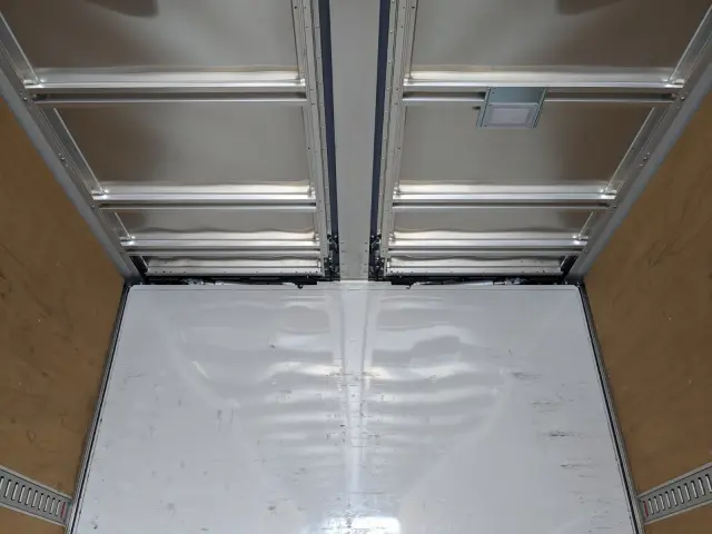 いすゞ ギガ 2PG-CYJ77D(8x4)の写真14