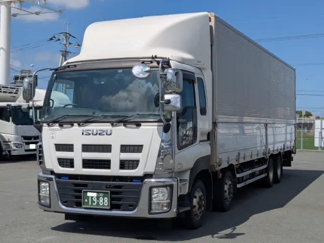 いすゞ ギガ QKG-CYJ77A(8x4)の写真1