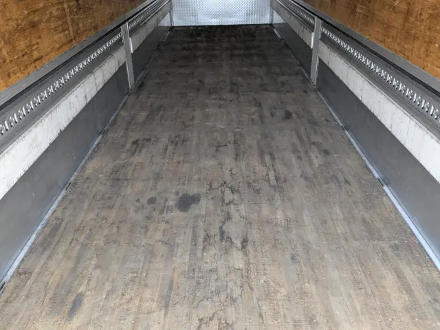 いすゞ ギガ QKG-CYJ77A(8x4)の写真11