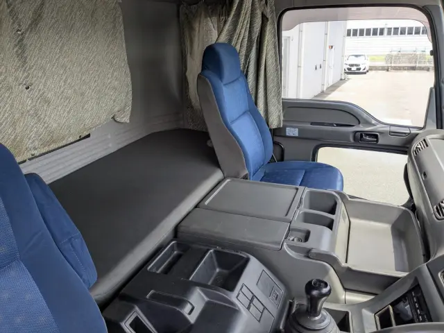 いすゞ ギガ QKG-CYJ77A(8x4)の写真27