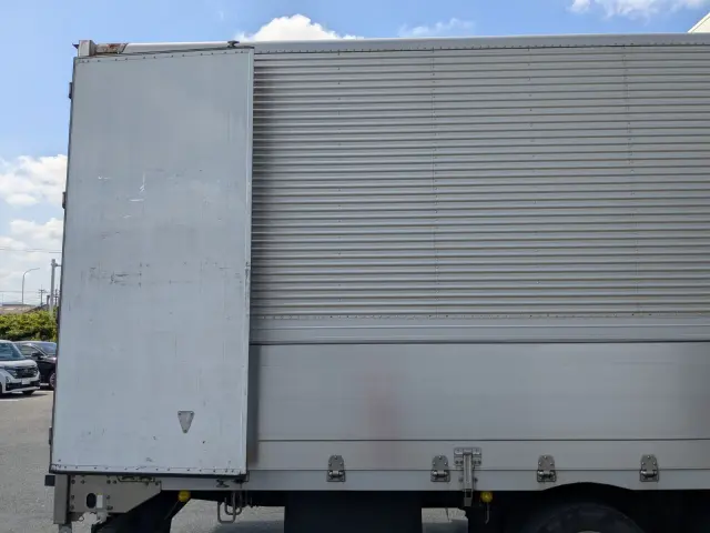 いすゞ ギガ QKG-CYJ77A(8x4)の写真35