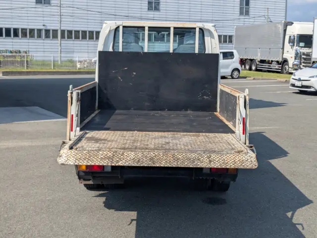 いすゞ エルフ 2RG-NJR88A(2WD)の写真8