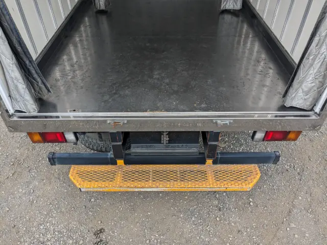 いすゞ エルフ 2RG-NPR88AN(2WD)の写真9