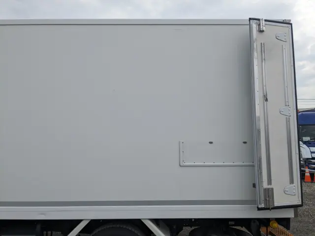 いすゞ エルフ 2RG-NPR88AN(2WD)の写真23