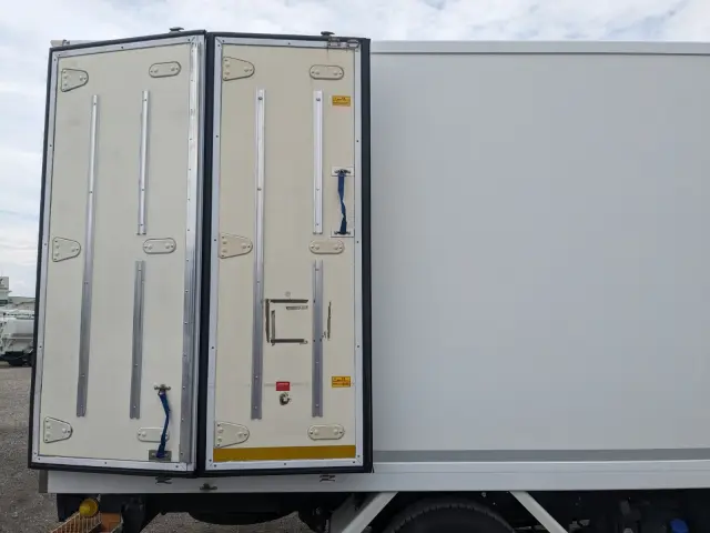 いすゞ エルフ 2RG-NPR88AN(2WD)の写真33