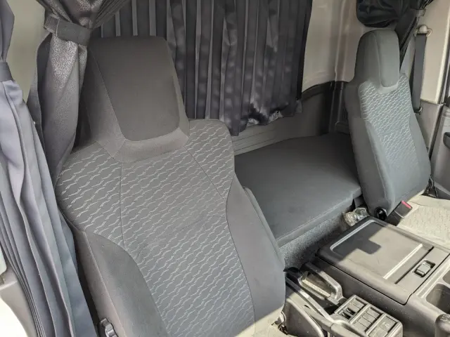 UD コンドル 2RG-BRR90T4(2WD)の写真24
