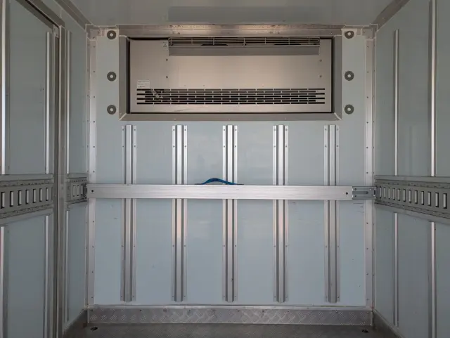 三菱 キャンター 2RG-FBAV0(2WD)の写真15