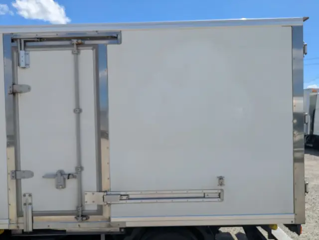 三菱 キャンター 2RG-FBAV0(2WD)の写真20