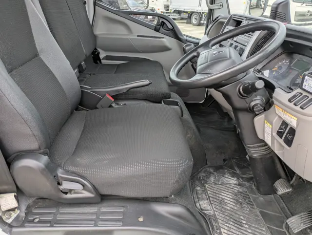 三菱 キャンター 2RG-FBA20(2WD)の写真16