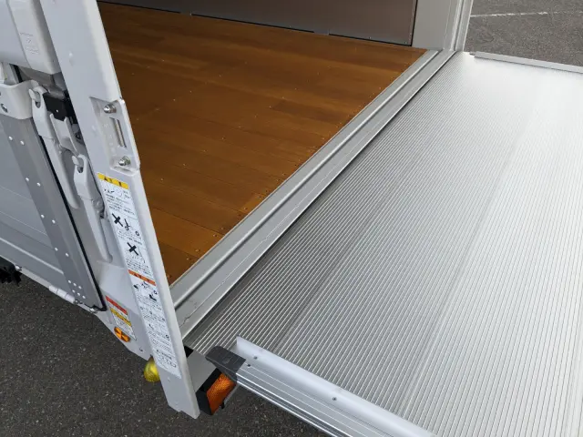 三菱 ファイター 2KG-FK65F(2WD)の写真11