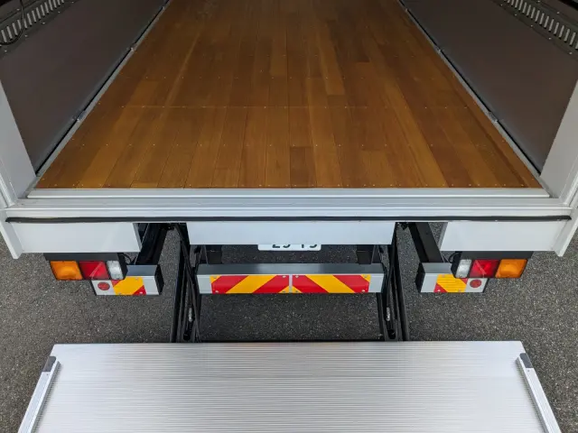 三菱 ファイター 2KG-FK65F(2WD)の写真12