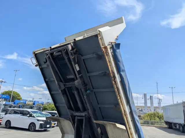 いすゞ エルフ 2PG-NPR88YN(2WD)の写真31