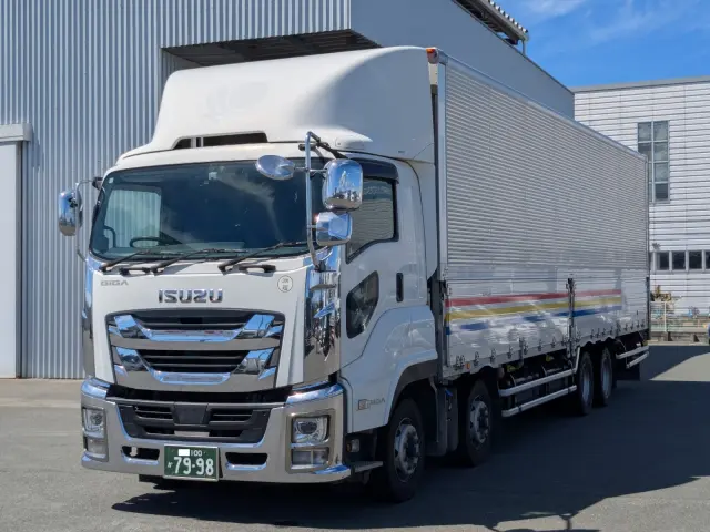 いすゞ ギガ 2PG-CYJ77C(8x4)の写真1