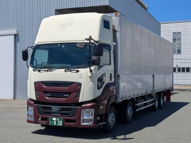 いすゞ ギガ QPG-CYJ77B(8x4)の写真1