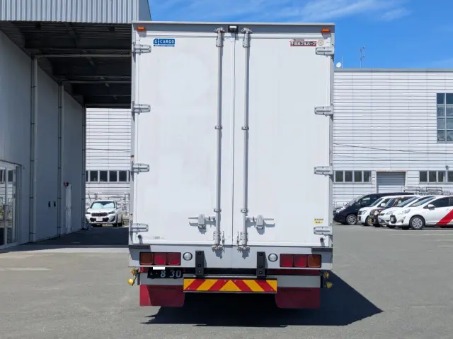 いすゞ ギガ QPG-CYJ77B(8x4)の写真7