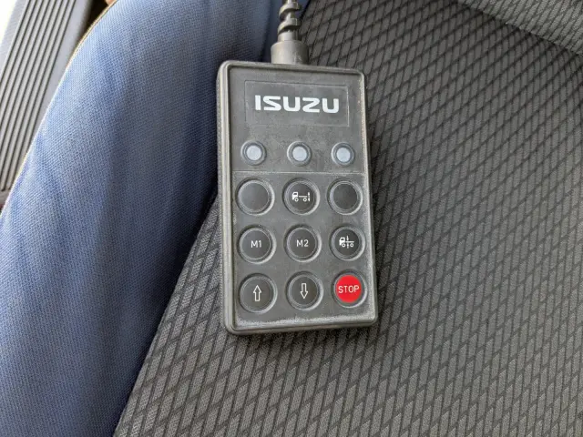 いすゞ ギガ QPG-CYJ77B(8x4)の写真30